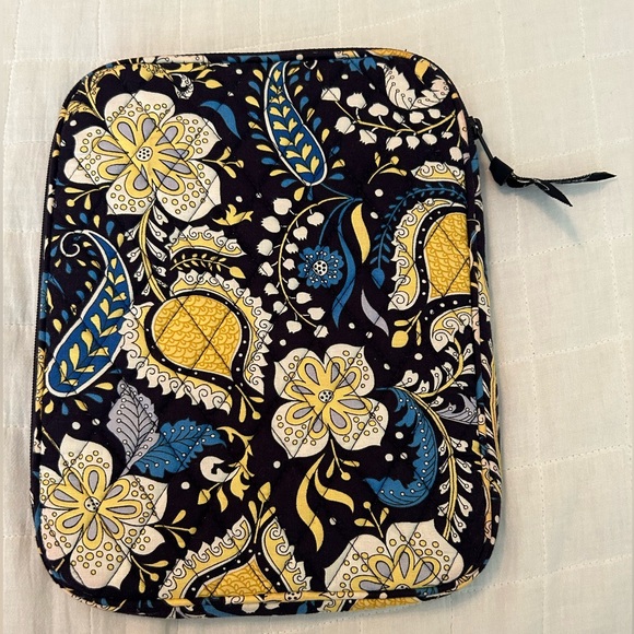 Vera Bradley Accessories - Vera Bradley technology case
